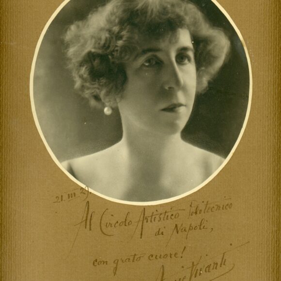 Annie Vivanti, Poetessa italiana – 1929